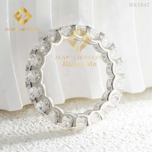 Bague éternelle en argent 925 plaqué or blanc avec sertissage à griffes, diamant moissanite rond VVS1 de 4 mm, prête à être expédiée - Product Image 3