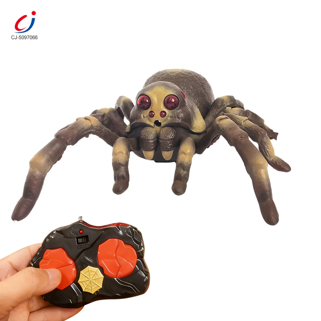 Chengji Realistic Moving Spider Toy Simulate Animal Movements Cool Design Spray Lighting Function Remote Control Spider Toy