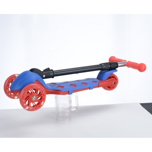 Trottinette enfant trois roues pliable, hauteur réglable, corps en plastique, pour enfants de 1 à 9 ans - Product Image 4
