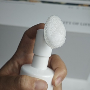 Espuma Limpiadora Facial Blanqueadora con Cúrcuma y Ácido Kójico <span class=keywords><strong>de</strong></span> Marca Privada, Limpiador Facial con Cepillo Espumador - Product Image 4