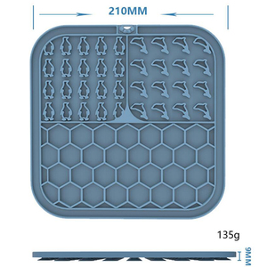 Tapis à lécher en silicone écologique portable avec ventouse et design carré pour un utilisation facile comme bol d'eau et de nourriture pour chiens - Product Image 5