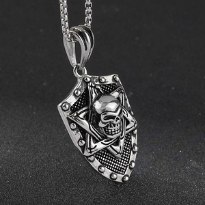 Pendentif de collier rond en acier inoxydable motif crâne Hip Hop pour homme - Product Image 1