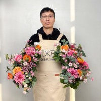 Chemin de table artificiel haut de gamme avec arrangement de roses pour la décoration de table de mariage, fournisseur d'usine en gros