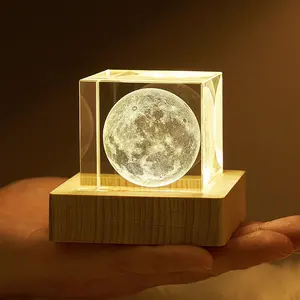 패션 데스크탑 장식 아름다운 크리스마스 선물 행성 달 태양계 레이저 새겨진 크리스탈 큐브 빛