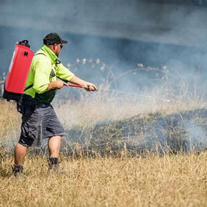 Best Seller PP materiale zaino antincendio spruzzatore con pistola nebbia zaino secchio fuoco per la foresta selvaggia di salvataggio antincendio - Product Image 5