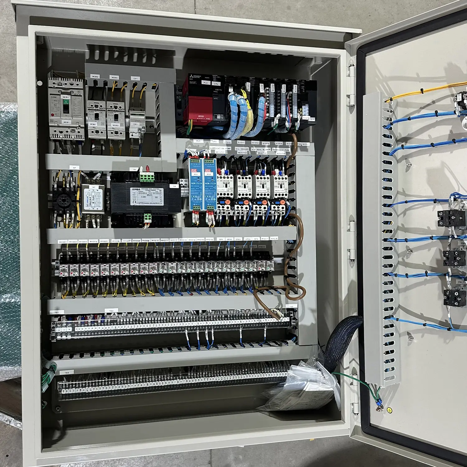 Peralatan distribusi daya otomatis plc peralatan kontrol kabinet kontrol papan panel elektrik