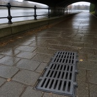 Grille linéaire en fonte nodulaire pour drain de tranchée, barre à fentes robuste pour drainage des eaux de pluie routières