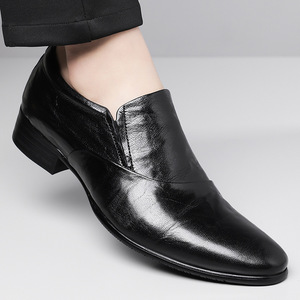 Chaussures habillées en cuir noires à bout pointu et talon bas pour hommes, idéales pour le bureau et les occasions formelles - Product Image 4