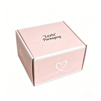 Boîte d'emballage postale en carton ondulé mat pour l'expédition de vêtements, boîte postale en papier avec vernis UV sélectif