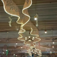 Rideau en maille lumineuse Muwei avec lumières LED - Voile en tulle souple et scintillant en spirale ROMANTIC pour la décoration de plafond, d'événements et de murs de mariage