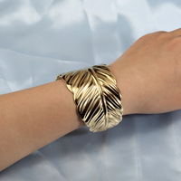 Nouveau Bracelet Manchette Large en Acier Titane pour Femme, Creux, Géométrique, Texture Martelée, Bijoux Vente en Gros