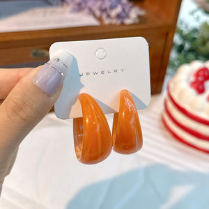2023 fabricante al por mayor joyería de moda pendientes en forma de C par de acrílico colorido pendientes de plástico en blanco para mujer - Product Image 6