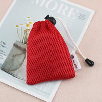 Filet d'emballage de savon en polyester écologique rouge, petit sac en filet en nylon à cordon avec étiquettes