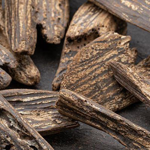 Großhandel Massen preis 100% reines natürliches indisches Agarwood <span class=keywords><strong>Oud</strong></span> Öl für die Hautpflege Kerze Parfüm herstellung - Product Image 2