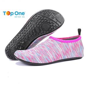 TopOne chaussures d'eau pieds nus chaussettes de Yoga à séchage rapide chaussures de plage sans lacet pour hommes femmes chaussures de natation - Product Image 1
