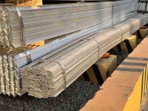 Barra Plana de Acero al Carbono Galvanizado S235JR S355JR A36 Ranurada con Orificios Laminada en Caliente - Product Image 3