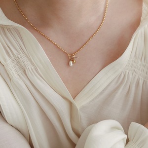 Joolim Jewelry 18K chapado en oro perla de agua dulce colgante Toggle Bead cadena collar joyería de acero inoxidable - Product Image 2