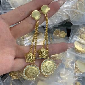 Boucles d'Oreilles Médusa Personnalisées en Plaqué Or 18K Étanche et Inoxydable, Bijoux Diamant Grecques Médusa pour Femme - Product Image 5