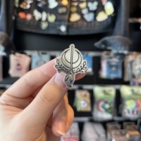 Badges en métal personnalisés épingles en émail en gros épinglettes avec logo personnalisé pour sacs chapeau vêtements