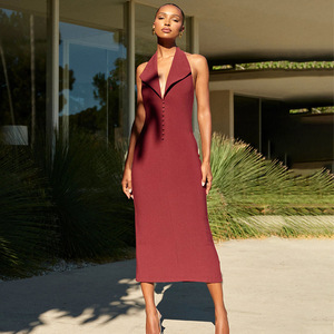 Robe longue moulante à col licou et revers, sans manches, dos nu, coupe ajustée, taille naturelle, boutons, élégante pour soirée - Product Image 5