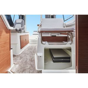 Barco Jeanneau Merry Serie 795 2026 con Motor de Gasolina, 26 pies 8 pulgadas de eslora, 2+2 Camarotes, Velocidad de 30-35 Nudos - Product Image 5