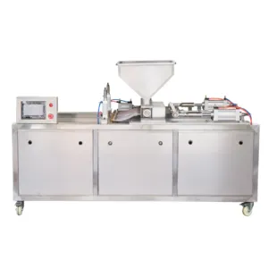 Single row automatic cake forming machine with oil spraying device
