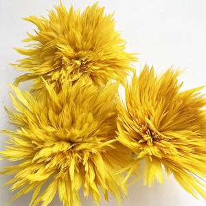 Vente en gros de plumes de selle de coq teintes enfilées 10-15cm de plumes de <span class=keywords><strong>cou</strong></span> de coque teintes - Product Image 1