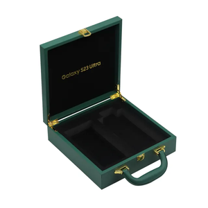 Maßgefertigte Schräge Lederbox mit Satin-/Samtfutter – Personalisierte Innenauskleidung für Luxus-Geschenkverpackungen - Product Image 1