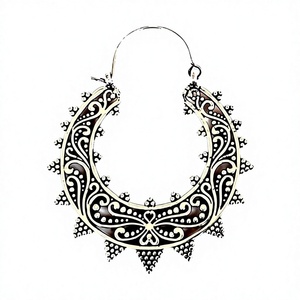 Boucles d'oreilles créoles brillantes en laiton plaqué argent, accessoire de piercing tendance pour femme - Product Image 1