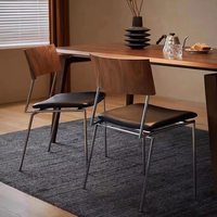 Chaise de salle à manger minimaliste italienne en velours et mousse avec structure en acier inoxydable, design moderne, pieds en métal