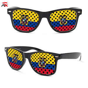 Lunettes <span class=keywords><strong>de</strong></span> soleil <span class=keywords><strong>de</strong></span> soutien pour les célébrations, avec cadre extérieur en plastique <span class=keywords><strong>noir</strong></span> et verres en PC, motif drapeau du Cap-Vert, pour les événements sportifs et les défilés, vente en gros - Product Image 4