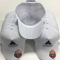 Casquette de sport en polyester perforée à 7 panneaux, logo personnalisé, séchage rapide, respirante, structurée, imperméable, avec trous découpés au laser