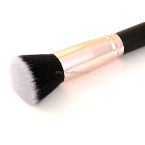 Brocha de <span class=keywords><strong>Maquillaje</strong></span> Vegana con Mango de Madera Negro Mate y Logotipo Personalizado, Brocha Plana para Base de <span class=keywords><strong>Maquillaje</strong></span> con Virola en Oro Rosa o Plata para <span class=keywords><strong>Uso</strong></span> Facial - Product Image 3