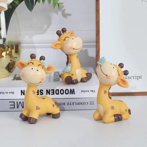 Giraffa in resina moderna piccoli ornamenti creativi decorazioni per la casa per soggiorno/ufficio/Desktop graziosi regali di anniversario di guarigione per le donne - Product Image 1