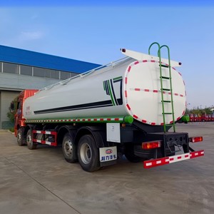 Camion-citerne FAW 8x4 robuste de 25 m³ pour le transport de produits dangereux et de carburant (diesel et essence) - Product Image 6