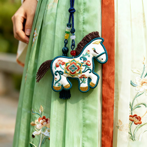 ซองใส่ของมงคลสไตล์ชาติพันธุ์ ปักลายดอกไม้ รูปทรง<span class=keywords><strong>ม้า</strong></span> ประดับด้วยเครื่องประดับเสริมดวง ปีนักษัตรวินชวง - Product Image 1