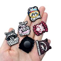 Dessin animé petit panda série PVC caoutchouc souple bricolage amovible chaussures de jardin accessoires bijoux avec fermetures de fleurs perforées