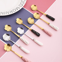 Belle poignée en céramique dessert thé petite cuillère en acier inoxydable fleur de cerisier rose fleur forme cuillère à café