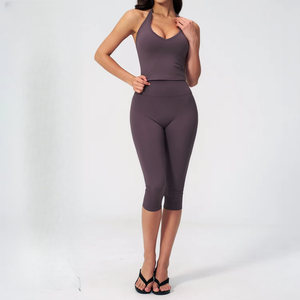 Set da <span class=keywords><strong>Donna</strong></span> con <span class=keywords><strong>Leggings</strong></span> Capri a Vita Alta ad Asciugatura Rapida e Top Halter, Personalizzabile con Logo per Palestra - Product Image 3