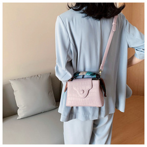 Sac à main de luxe en faux cuir, porté épaule, avec écharpe, motif crocodile, pour femmes, nouvelle collection - Product Image 6