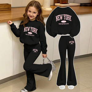 Conjunto de Ropa <span class=keywords><strong>Negra</strong></span> a la Moda para Niñas Pequeñas, <span class=keywords><strong>Sudadera</strong></span> con Estampado de Letras Rosas y Pantalones Acampanados con Cintura Elástica, Personalizable - Product Image 1