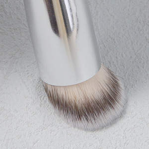 <b>Round</b> head concealer <b>brush</b> with wooden handle soft hair no powder beginner makeup <b>brush</b> seamless beauty tool, mini oblique head - Product Image 3