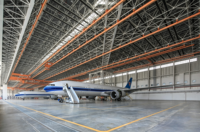 Hangar d'avion préfabriqué en acier, conception personnalisée résistante aux vents, installation rapide, structure métallique économique pour le stockage d'avions privés