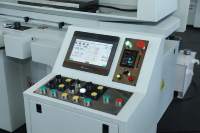 Máquina de estampado en caliente Yashida 3060HD con pantalla LCD - Motor de alta precisión, 380V, mesa de 600x300 mm, solución de estampado en caliente para superficies planas