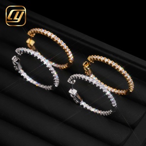 Boucles d'oreilles créoles en argent 925, pavées de moissanite, grand modèle, style Huggie, avec diamants inversés - Product Image 6