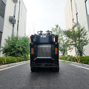 Diseñado para el mercado estadounidense, minicargadora hidráulica V1000 para diversas aplicaciones agrícolas y de construcción. - Product Image 2