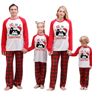 Pijamas Navideños Personalizados al por Mayor, Conjunto de Pijamas Rojos para el Hogar, Ropa de Dormir Navideña Familiar - Product Image 1