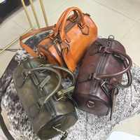 Bolso Boston de Cuero de Grano Completo para Mujer, Estilo Vintage, Color Cognac, Hecho a Mano, con Patina Pulida, Herrajes de Latón Antiguo, Cierre Superior con Cremallera