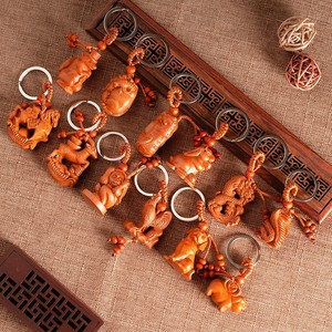 Llavero de madera de durazno con signo del zodiaco, colgante tallado, adorno de estilo chino para llavero, regalo - Product Image 1