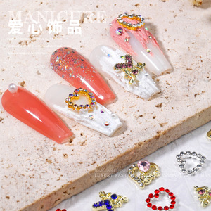 Breloques en forme de cœur 3D en alliage, décorations en strass métalliques pour manucure et nail art de la Saint-Valentin - Product Image 2